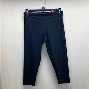Black Lady’s Capri Leggings G11